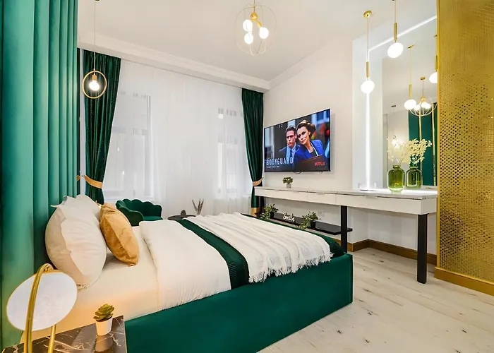 Golden Greens Studio - Luxury Design & Self Check-In
